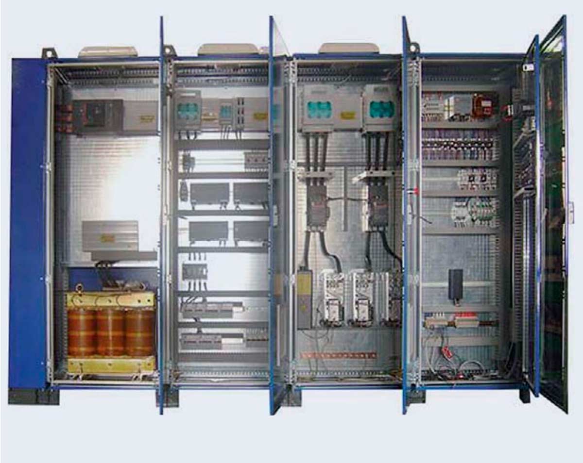 Рис. 13 Пример шкафа питания и управления проточным нагревателем большой мощности